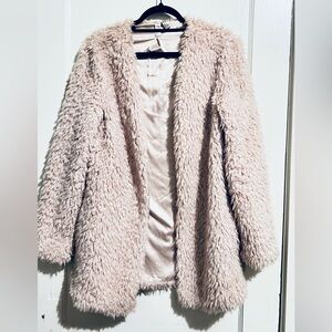 Chic Faux Fur Coat in Blush Pink Size M Used Item